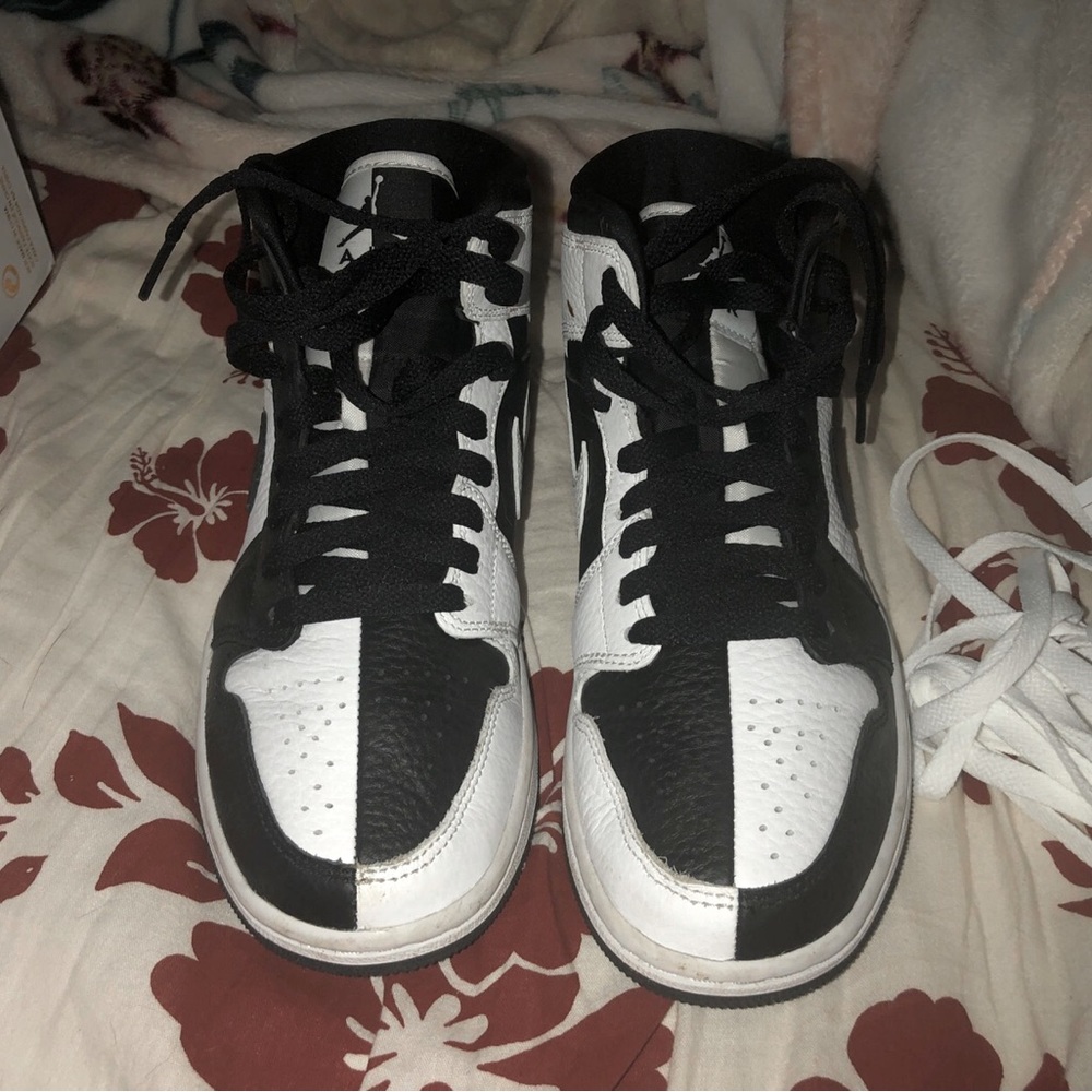 High top Jordan’s black and white (used) women’s size 7
